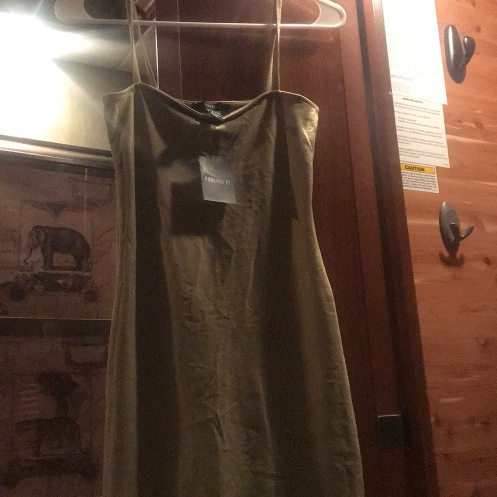 Small.     Light olive